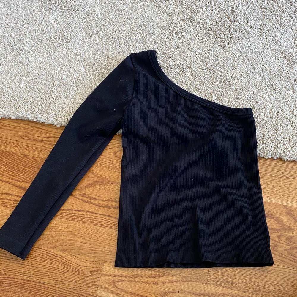 One shoulder top